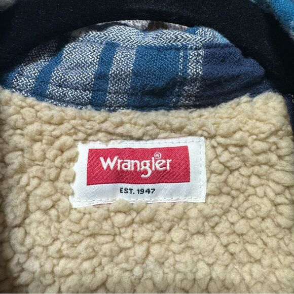 Wrangler- Sherpa Lined Blue/White Plaid Button Down Shacket- Sz. L - Picture 3 of 10